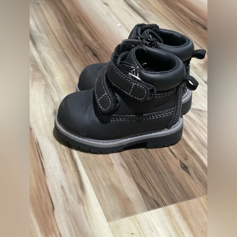 Boys shoes